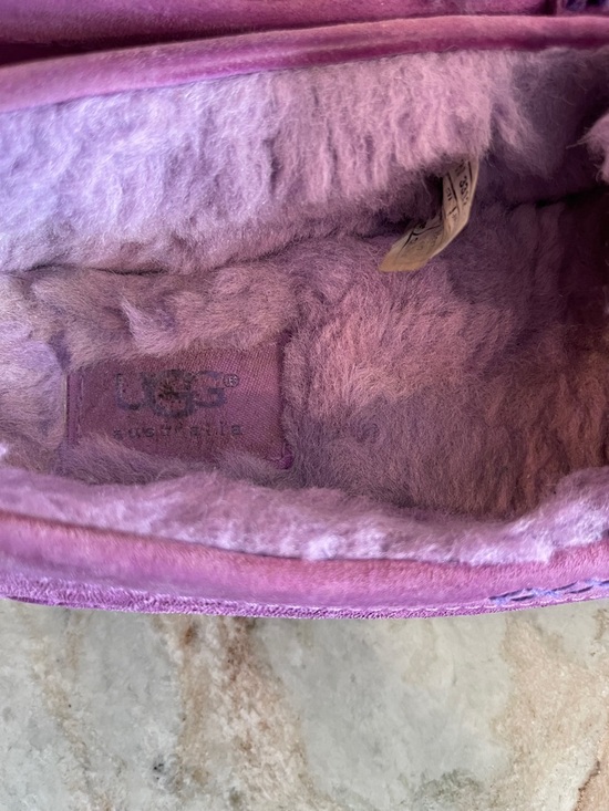 UGG Slippers - Picture 4 of 6